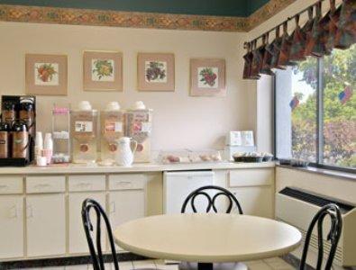 Super 8 Cleveland Hotel North Ridgeville Restoran gambar